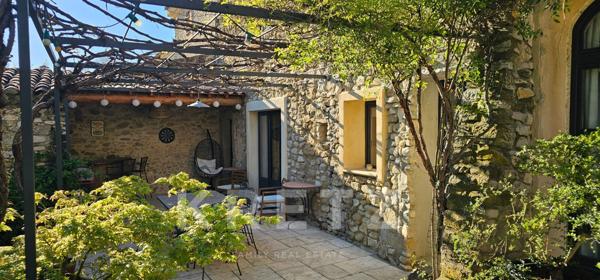 Propriété de caractère en pierre  – Élégance provençale confidentielle avec jardin paysager et pisci