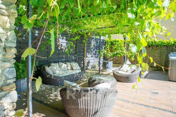 Propriété de caractère en pierre  – Élégance provençale confidentielle avec jardin paysager et pisci