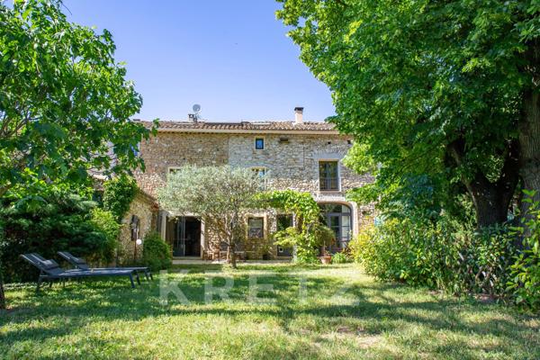 Propriété de caractère en pierre  – Élégance provençale confidentielle avec jardin paysager et pisci