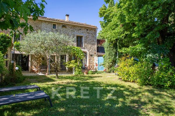Propriété de caractère en pierre  – Élégance provençale confidentielle avec jardin paysager et pisci