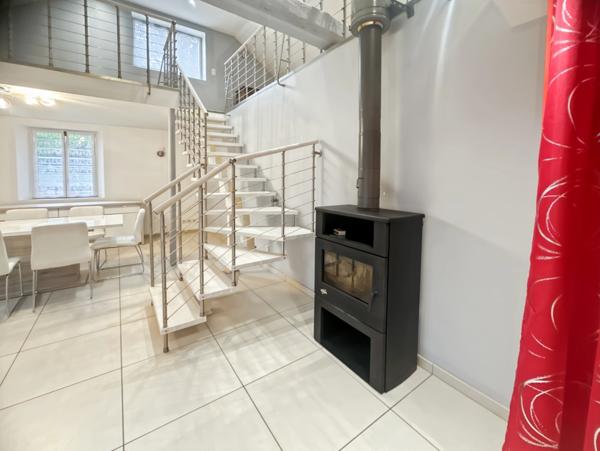 Maison rénovée 6 pièces sous sol total piscine