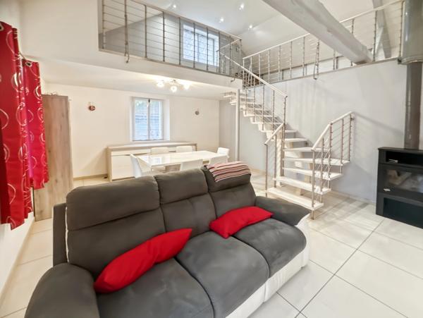 Maison rénovée 6 pièces sous sol total piscine