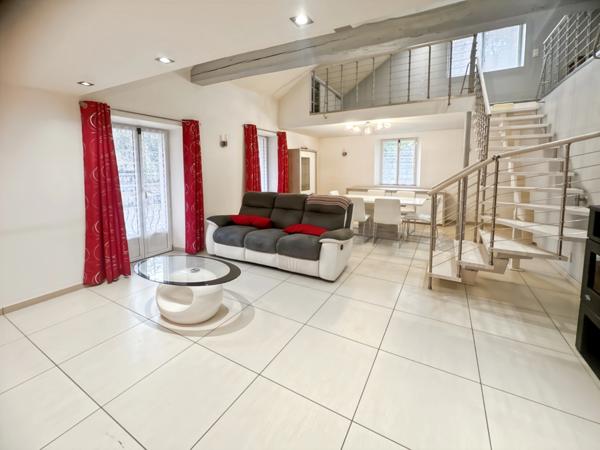 Maison rénovée 6 pièces sous sol total piscine