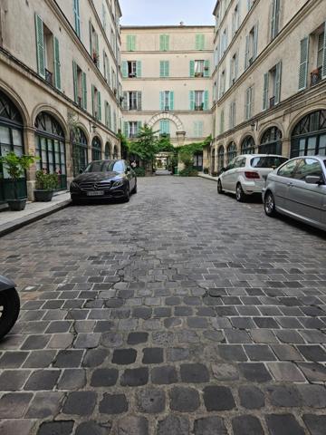 A VENDRE- PLACE DE STATIONNEMENT SECURISEE - PARIS 10e