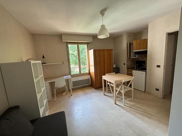 A LOUER - AIX EN PROVENCE - STUDIO MEUBLE EN CENTRE VILLE AVEC CAVE