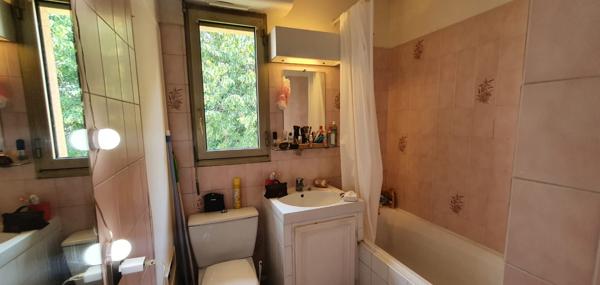 A LOUER - AIX EN PROVENCE - STUDIO MEUBLE EN CENTRE VILLE AVEC CAVE