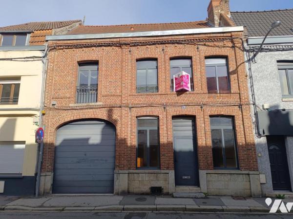 MAISON DE VILLE EN BRIQUES – GRAND PORCHE-JARDIN ET BEAU POTENTIEL !