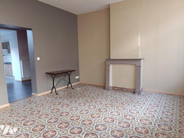 MAISON DE VILLE EN BRIQUES – GRAND PORCHE-JARDIN ET BEAU POTENTIEL !