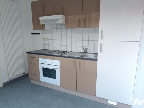 MAISON DE VILLE EN BRIQUES – GRAND PORCHE-JARDIN ET BEAU POTENTIEL !