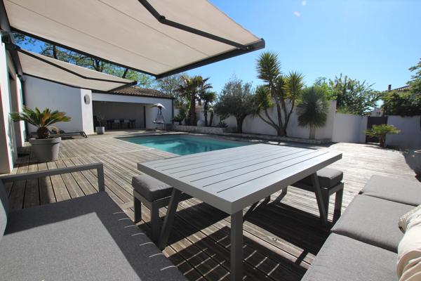 Maison contemporaine avec piscine