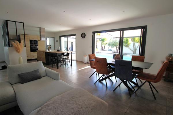 Maison contemporaine avec piscine