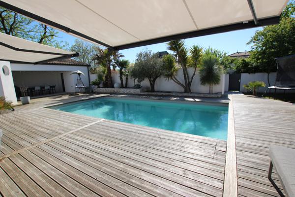 Maison contemporaine avec piscine