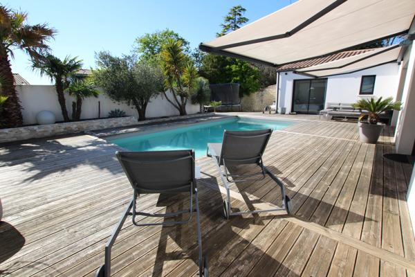 Maison contemporaine avec piscine