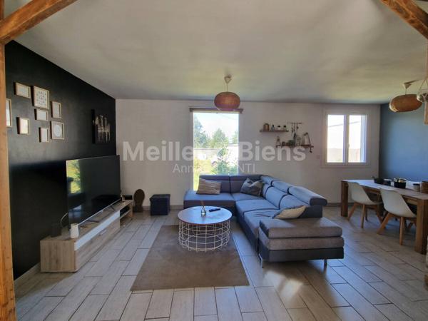 MAISON  AVEC DEUX CHAMBRES AU CALME ET PROCHE DES COMMODITES