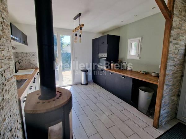 MAISON  AVEC DEUX CHAMBRES AU CALME ET PROCHE DES COMMODITES