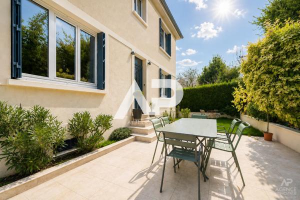 Maison Rueil Malmaison 10 pièce(s) 230 m² €1 150 000 ** - Référence 19971