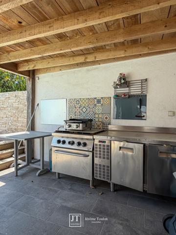 Maison
                                                                                                                                                                                                                                                                                                                        4 pièce(s)                                                                                                                                                                                                          3 chambre(s)                                                                                                                                                                                                          122  m²
