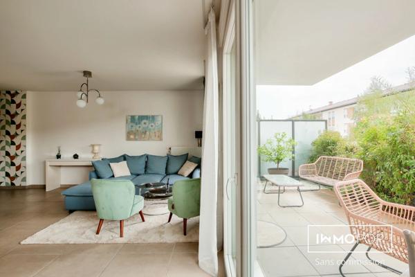 T3 traversant de 63m² avec terrasse de 22 m² et garage à Saint Laurent de Mure