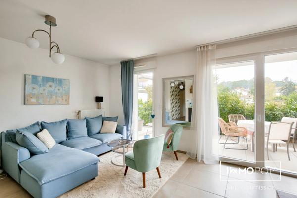 T3 traversant de 63m² avec terrasse de 22 m² et garage à Saint Laurent de Mure