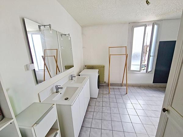 Immeuble Doue En Anjou 6 pièce(s) 266 m2