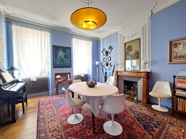 Élégant Domaine Équestre avec Maison de Maître, Deux Gîtes et 14 Hectares