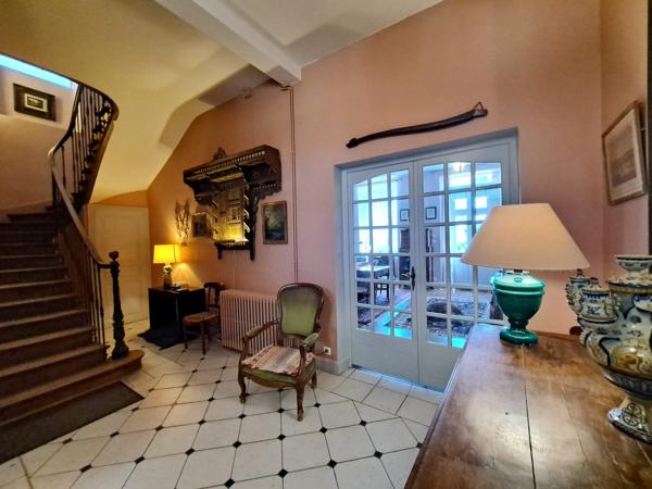 Élégant Domaine Équestre avec Maison de Maître, Deux Gîtes et 14 Hectares