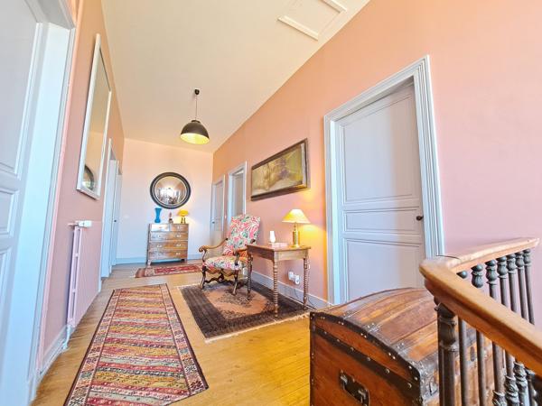 Élégant Domaine Équestre avec Maison de Maître, Deux Gîtes et 14 Hectares