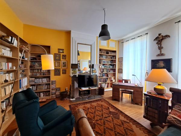 Élégant Domaine Équestre avec Maison de Maître, Deux Gîtes et 14 Hectares