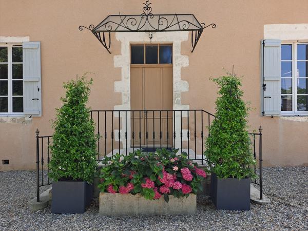 Élégant Domaine Équestre avec Maison de Maître, Deux Gîtes et 14 Hectares