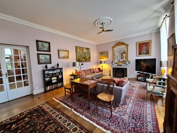 Élégant Domaine Équestre avec Maison de Maître, Deux Gîtes et 14 Hectares