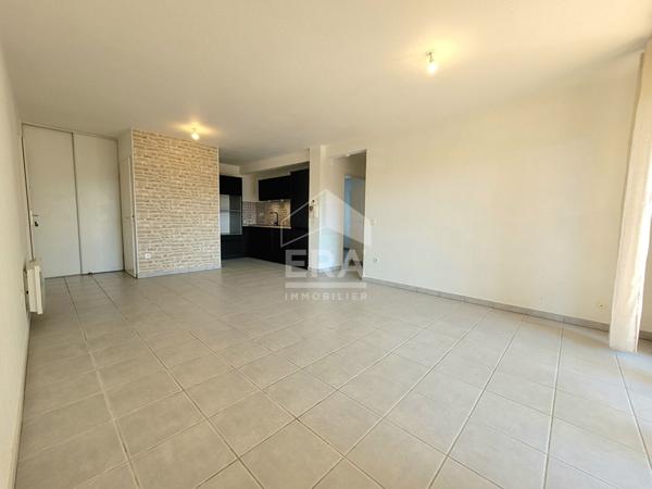 LOCATION - IDRON : Appartement T3 de 60 m² dans une résidence récente avec terrasse, cave et 2 places de parking