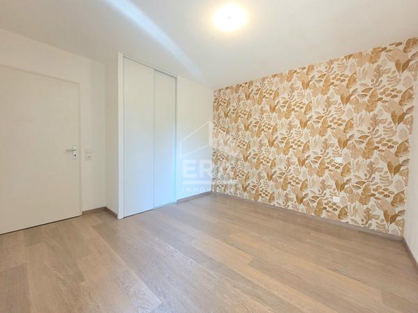 LOCATION - IDRON : Appartement T3 de 60 m² dans une résidence récente avec terrasse, cave et 2 places de parking