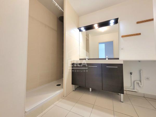 LOCATION - IDRON : Appartement T3 de 60 m² dans une résidence récente avec terrasse, cave et 2 places de parking