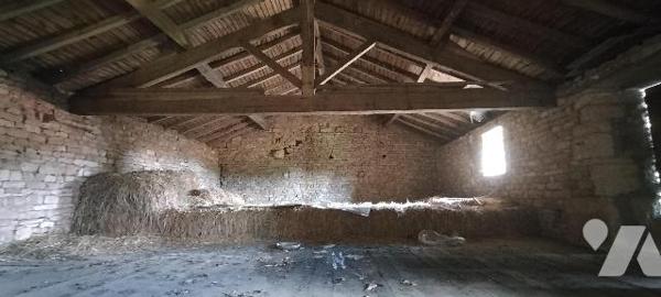 MAISON ANCIENNE A RENOVER ET DEPENDANCES