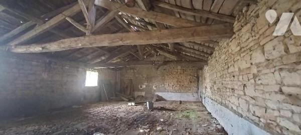 MAISON ANCIENNE A RENOVER ET DEPENDANCES