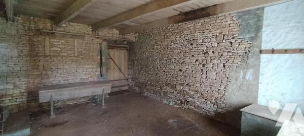 MAISON ANCIENNE A RENOVER ET DEPENDANCES