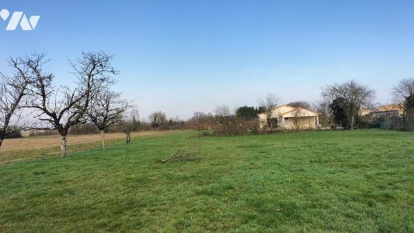 MAISON ANCIENNE A RENOVER ET DEPENDANCES