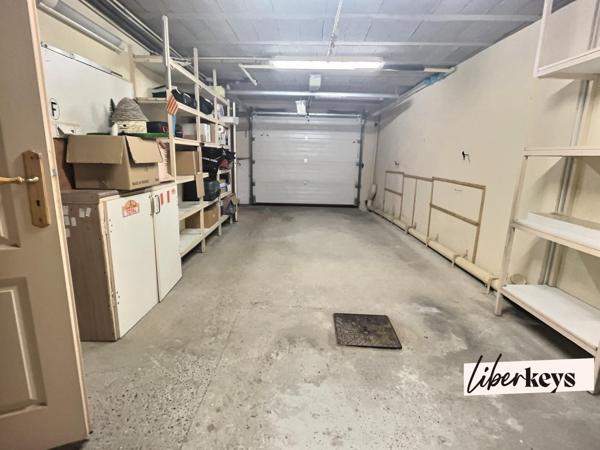 Maison de ville avec garage.