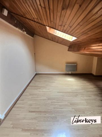 Maison de ville avec garage.