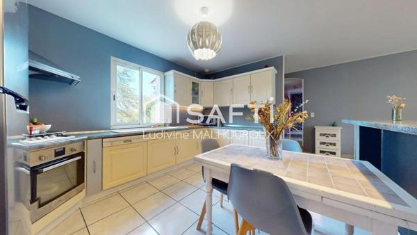 Plain-pied 209 m² au bout d’une impasse, sans vis-à-vis,au calme absolu, à 600m à pied de l'épicerie du village