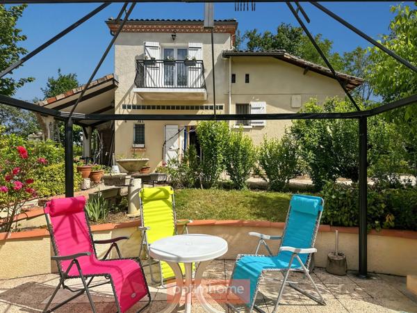 Villa T4 avec piscine couverte, jardin clos autour pour environ 1800 M2