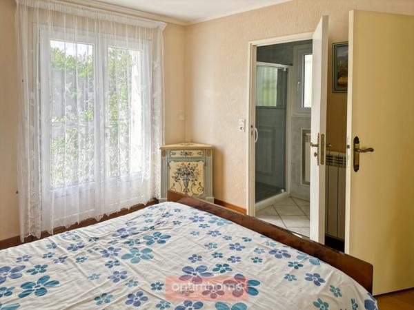 Villa T4 avec piscine couverte, jardin clos autour pour environ 1800 M2