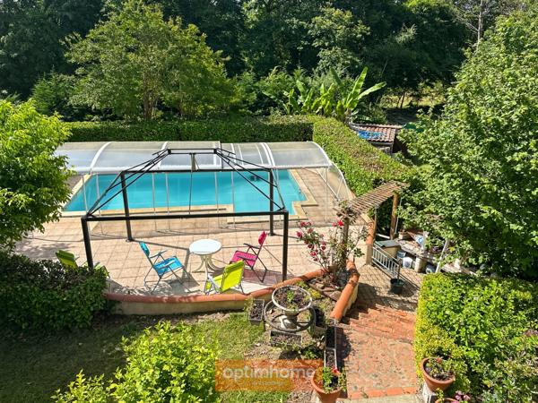 Villa T4 avec piscine couverte, jardin clos autour pour environ 1800 M2