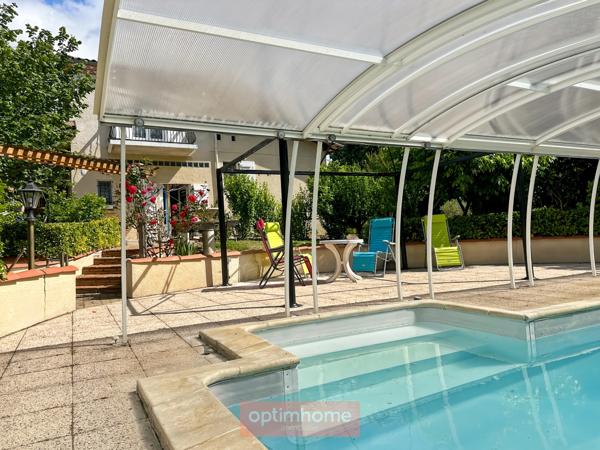 Villa T4 avec piscine couverte, jardin clos autour pour environ 1800 M2