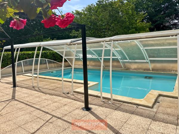 Villa T4 avec piscine couverte, jardin clos autour pour environ 1800 M2