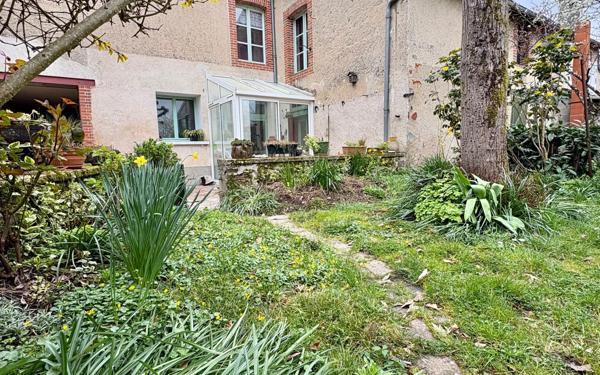 Maison à vendre    6 pièces •  Lathus-Saint-Rémy