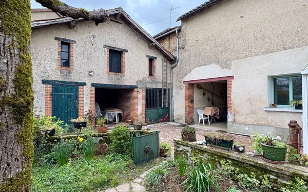 Maison à vendre    6 pièces •  Lathus-Saint-Rémy