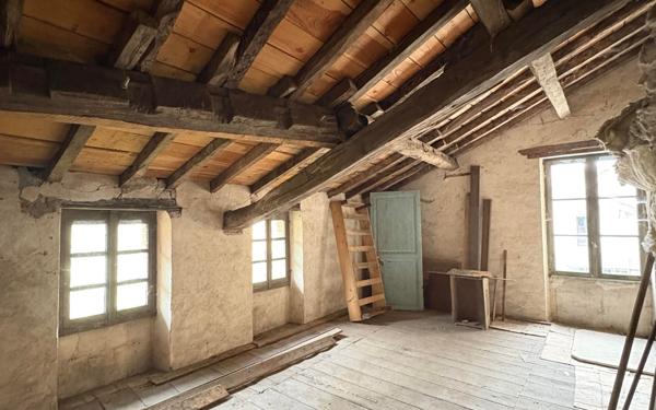 Maison à vendre    6 pièces •  Lathus-Saint-Rémy