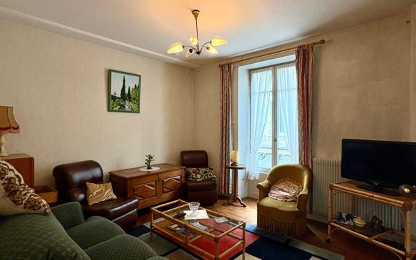 Maison à vendre    6 pièces •  Lathus-Saint-Rémy