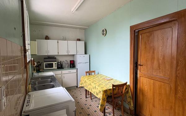 Maison à vendre    6 pièces •  Lathus-Saint-Rémy